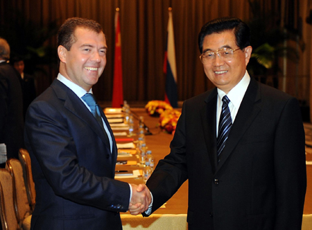 Hu meets with world leaders