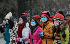 China to close nearly 2000 small coal mines