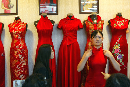 Traditional clothing retailers enjoy Spring Festival boom