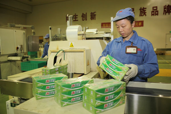 Toothpaste firm squeezes out new products