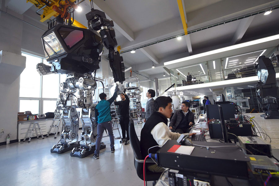 Futuristic manned robot takes first steps in South Korea