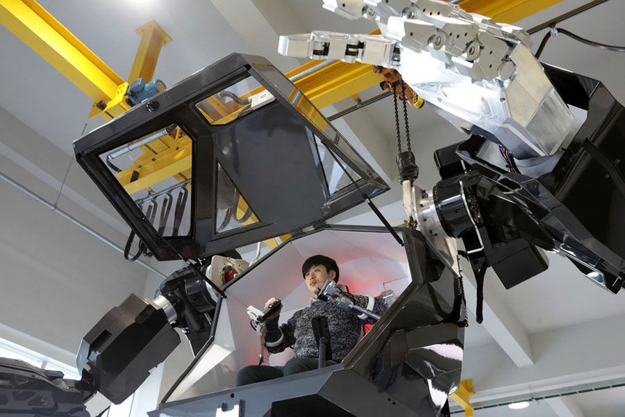 Futuristic manned robot takes first steps in South Korea