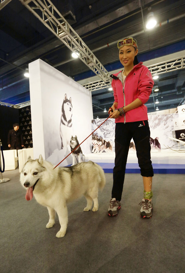 Outdoor sports exhibition kicks off in Beijing