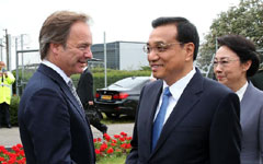 Li proposes expanding China-Britain trade to $100b in 2015