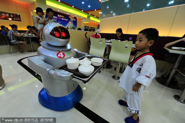 Robots deliver meals in Jiangsu