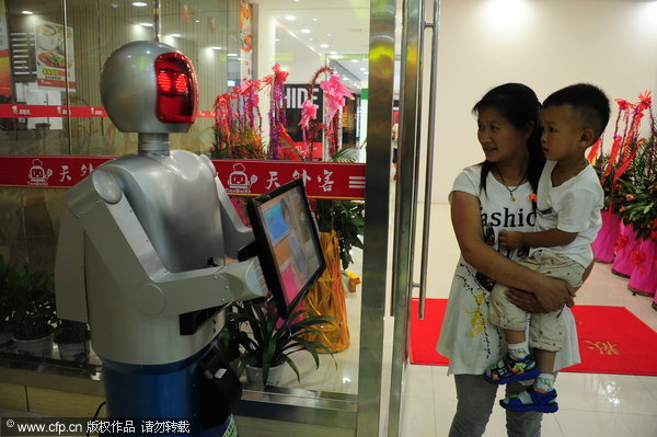 Robots deliver meals in Jiangsu