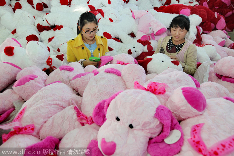 Christmas comes early for Lianyungang toy makers