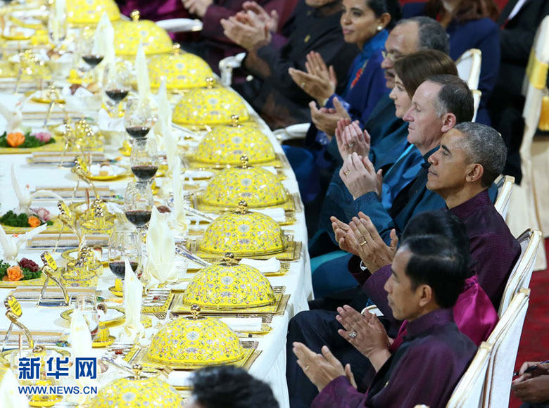 Gorgeous tableware at APEC banquet