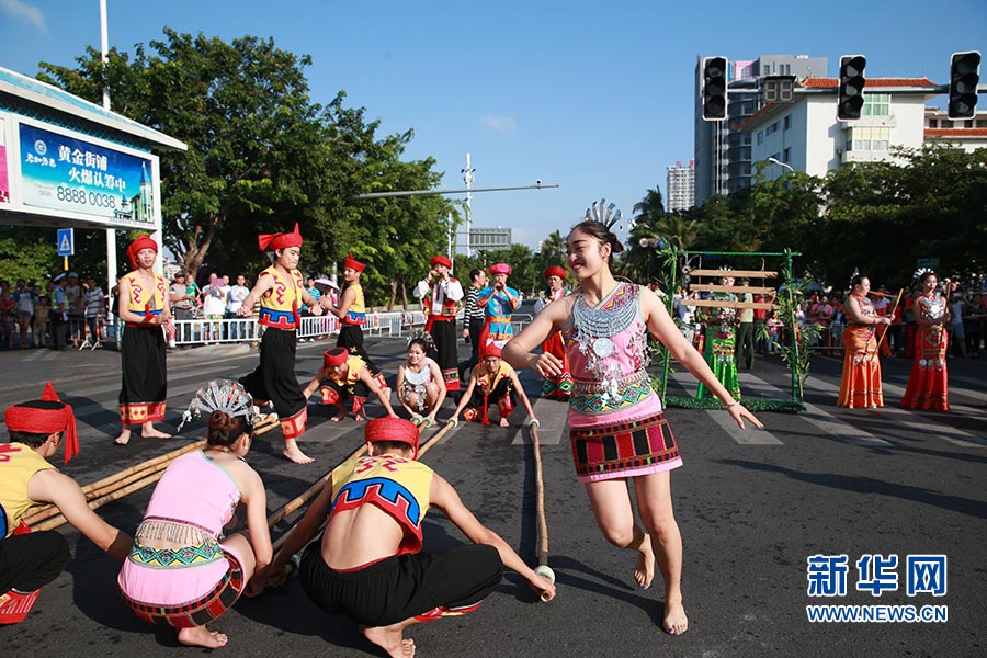 Miss World car parade held in Sanya