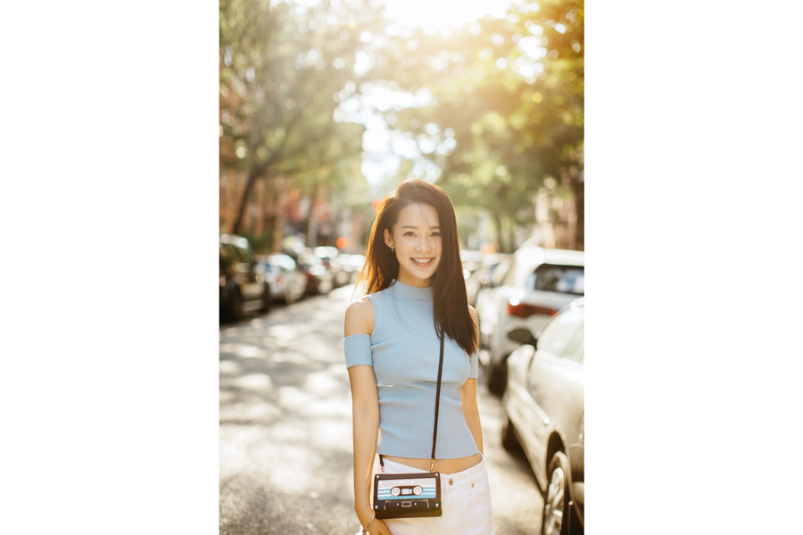 Actress Li Qin shoots for fashion photos