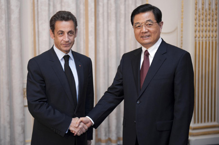 Chinese, French presidents meet in London