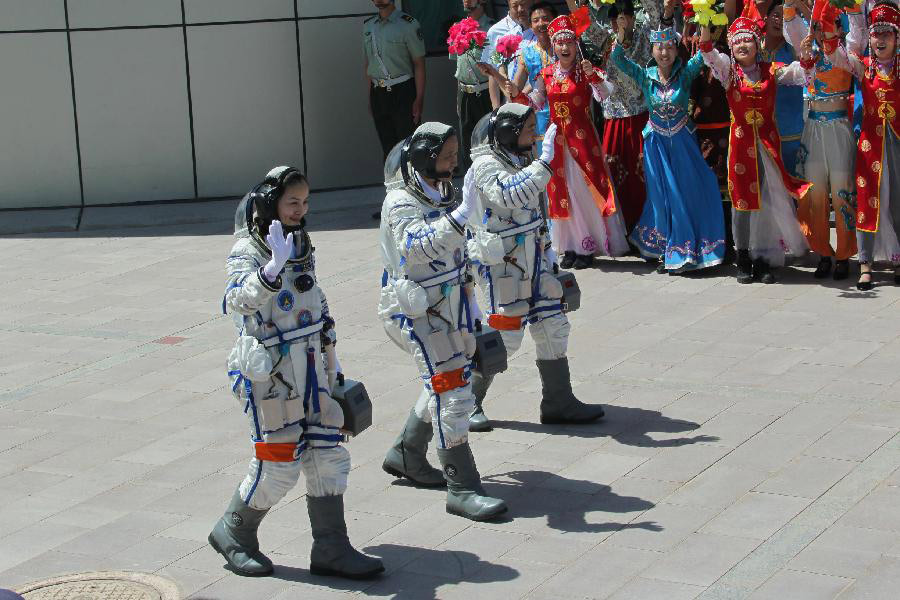 Shenzhou-X astronauts attend setting-out ceremony