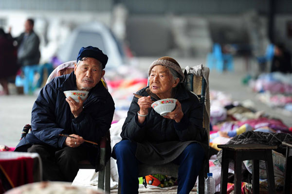 House damaged, life continues in Sichuan