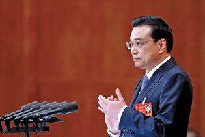 In photos: Premier Li meets the press