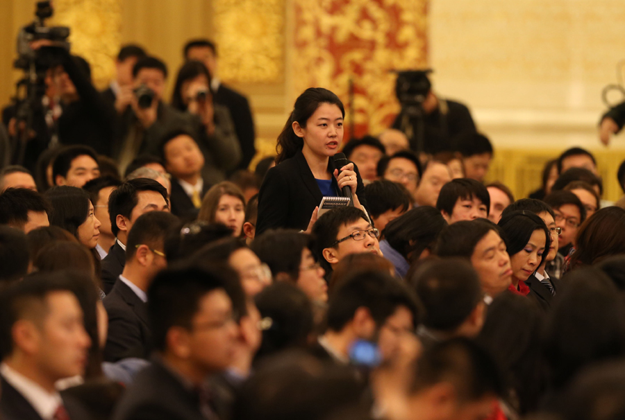 In photos: Premier Li meets the press