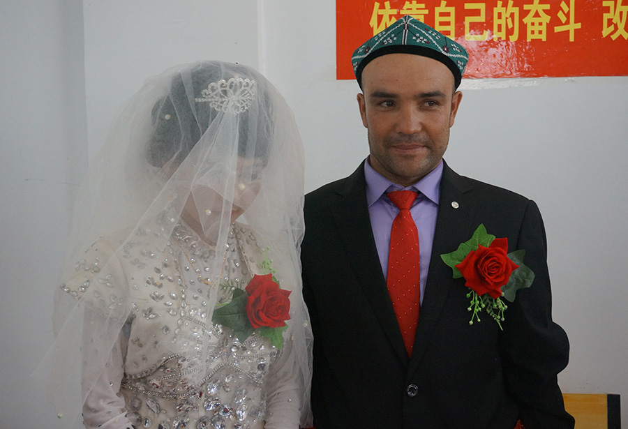 Uygur couple tie the knot on Chinese Valentine's Day