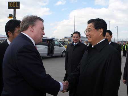 President Hu arrives in London for G20 summit