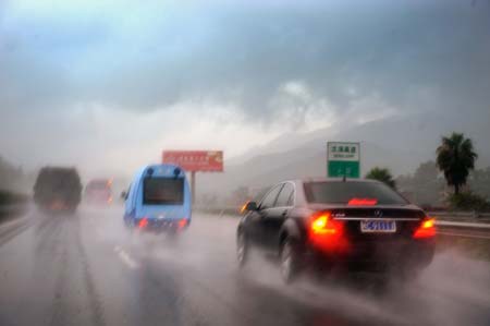 Five missing as tropical storm Linfa lands in east China