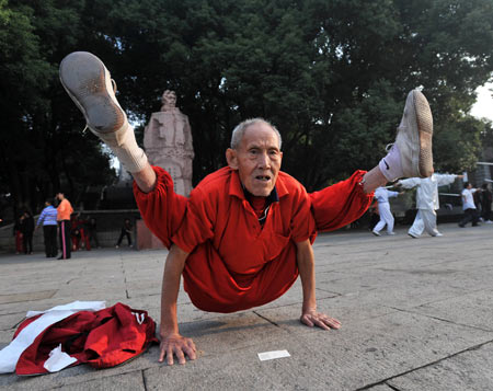 Stunt keeps 91-year-old man young