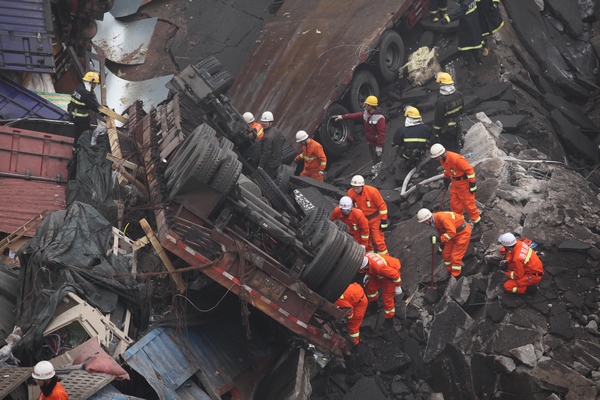 Five dead after bridge collapses in China