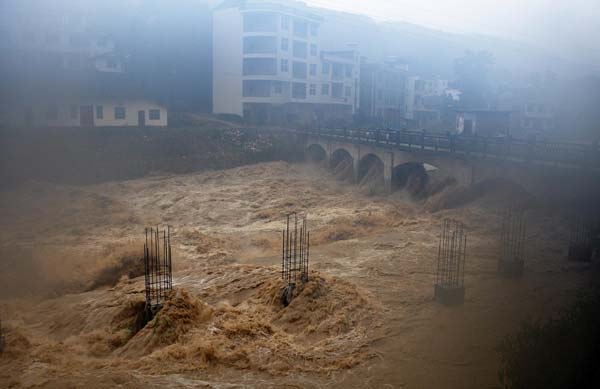 5 killed in Central China rainstorms