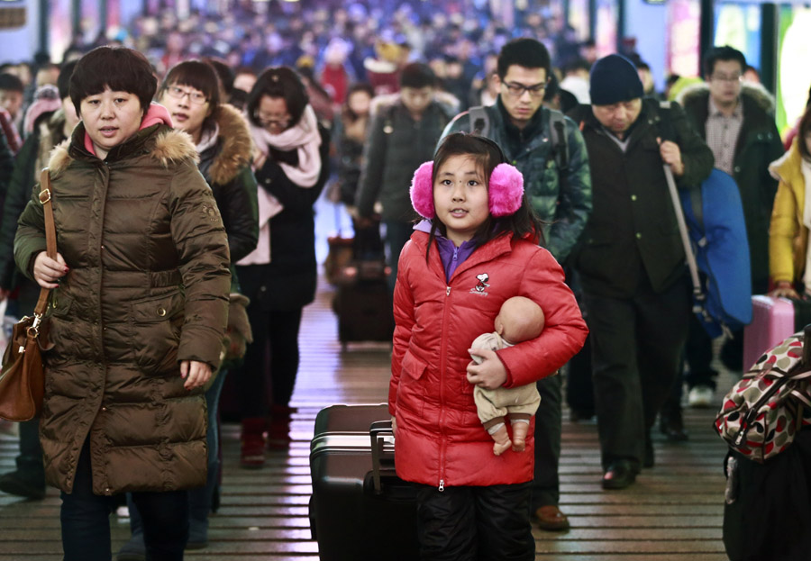 Traffic surges as Chinese return from holiday