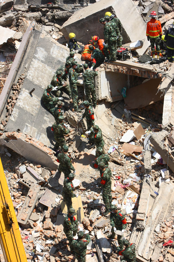 Building collapse kills one in E. China