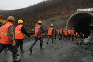 22 miners trapped in Yunnan coal mine flood