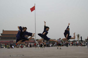 Water-splashing carnival celebrated at HUST in China's Wuhan