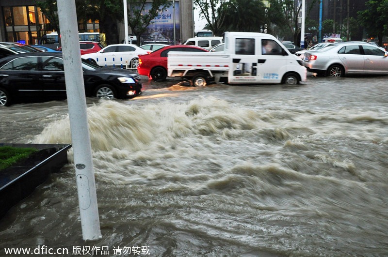 Rain wreaks havoc in SW China city