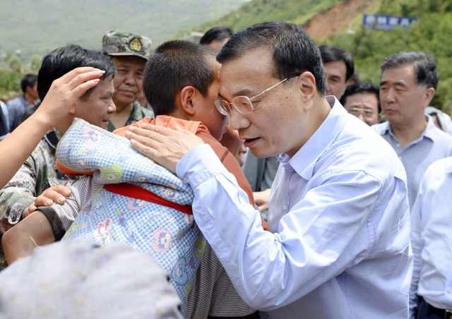 Premier Li visits Yunnan quake site