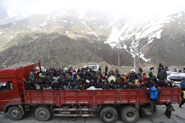 Earthquake survivors from Tibet township evacuated