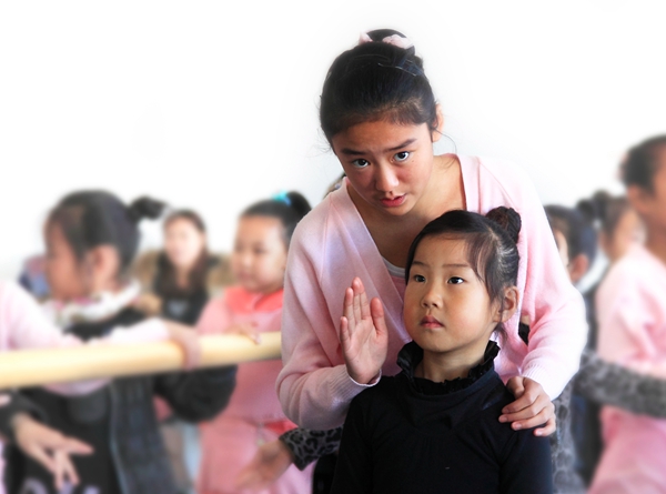 Beijing teacher brings ballet to children in rural areas