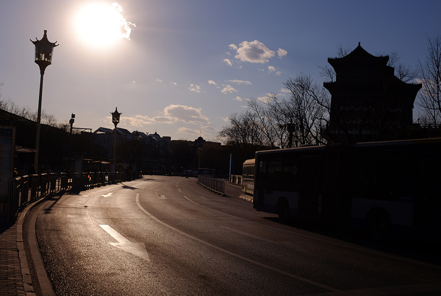 Beijing sees blue sky on New Year's Day, but air quality begins to worsen