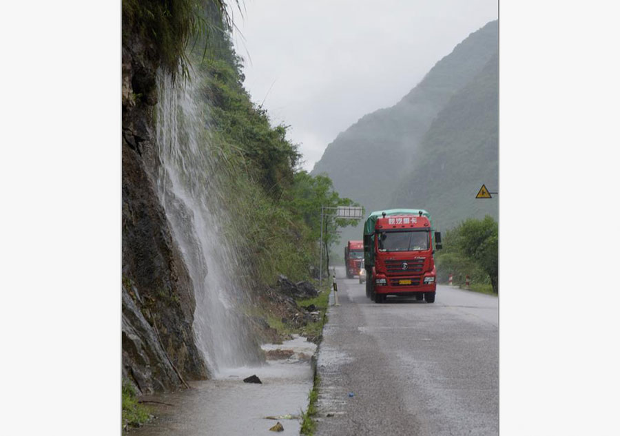 Torrential rainfall triggers flash flood in China's Guangxi