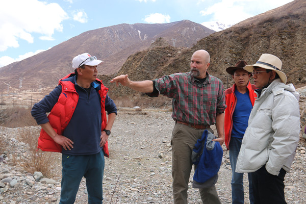 Rafting event offers quake-hit Yushu chance to make splash