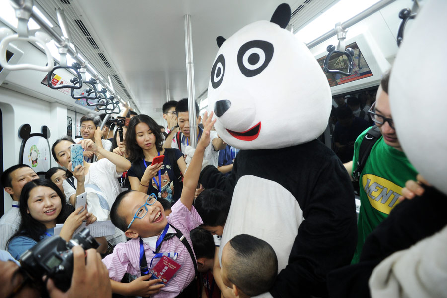 World's first panda-themed subway line runs in Chengdu