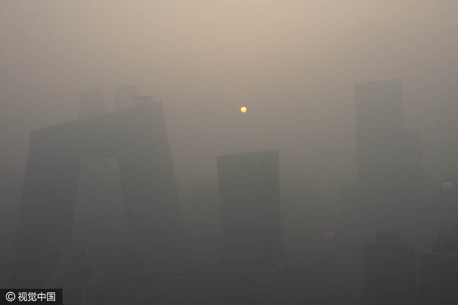 Heavy smog returns to Beijing