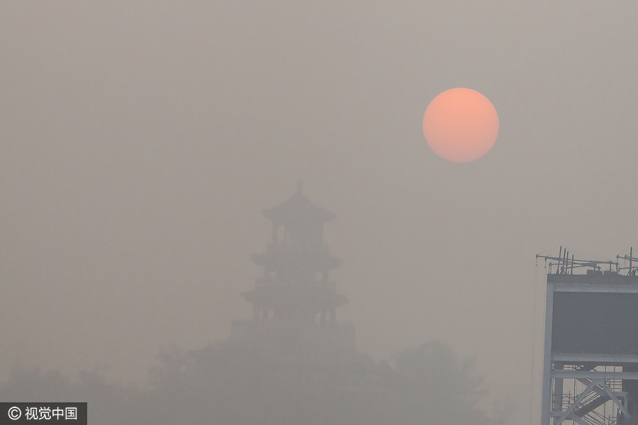 Heavy smog returns to Beijing