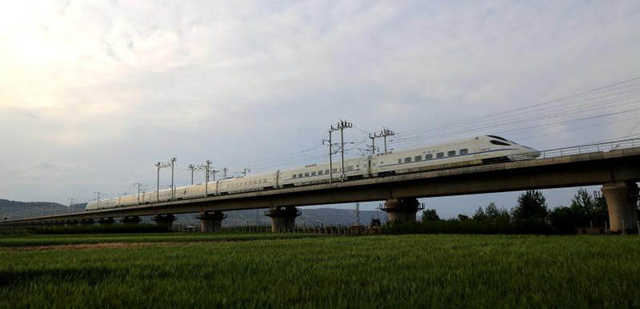 Bullet train connects NW region to the rest of China