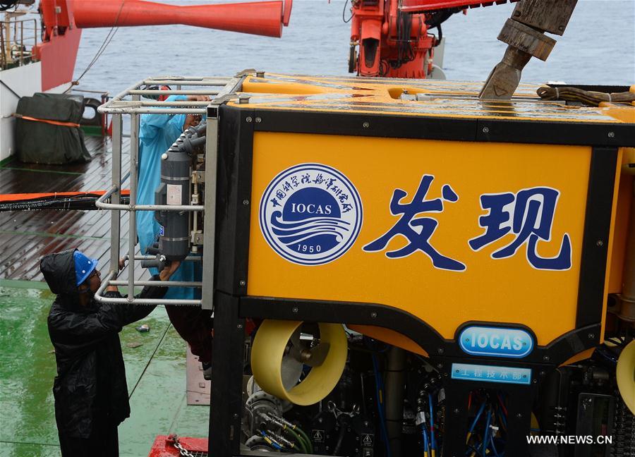 Chinese scientists probe unexplored Pacific seamount