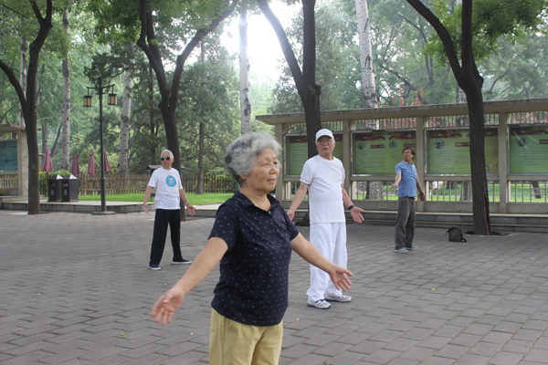 Passionate octogenarians inspire thousands for physical exercise