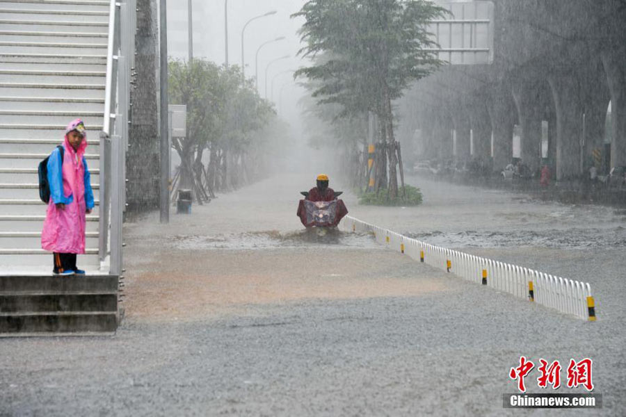 Heavy rains hit South China's Hainan province