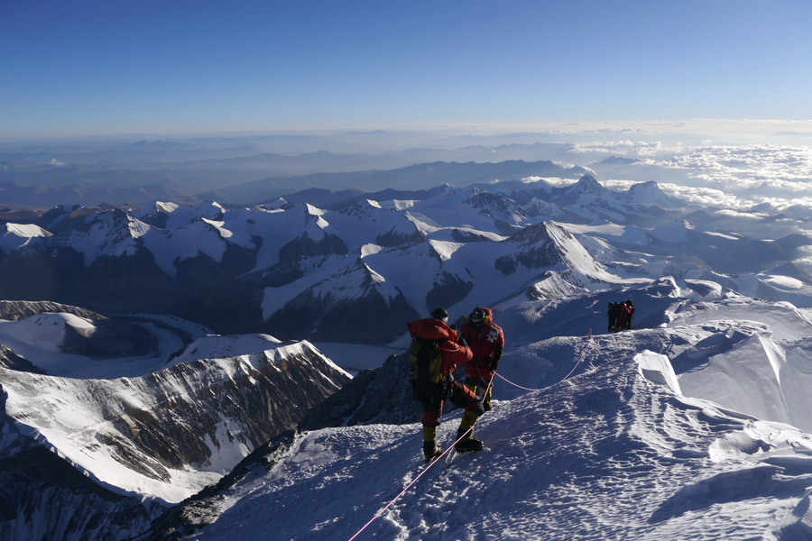 Wuhan university celebrates climbing team in show