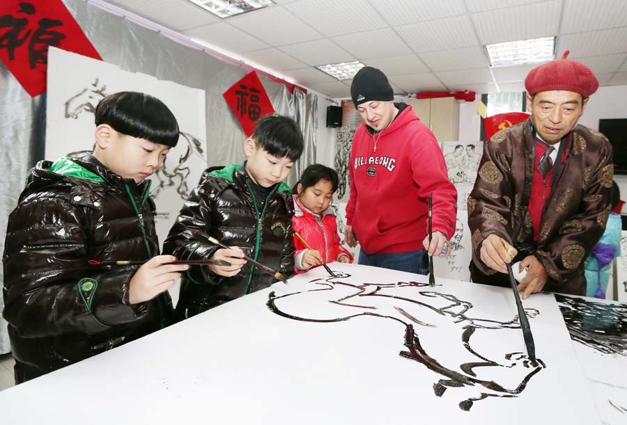 Expat paints horse for Lunar New Year