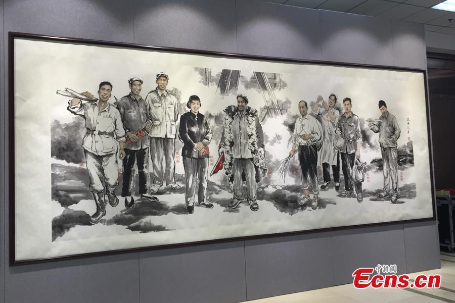 Curtain rises on art exhibition of 'China's pacesetters'