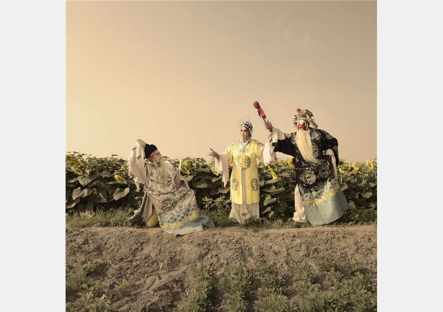 Photographer captures folk opera performers in the countryside