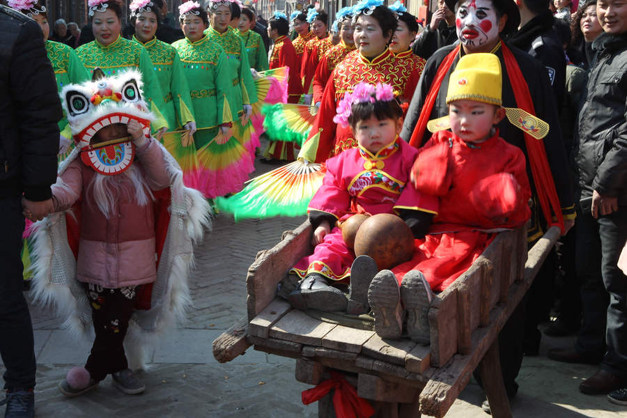 From temple fair to a carnival