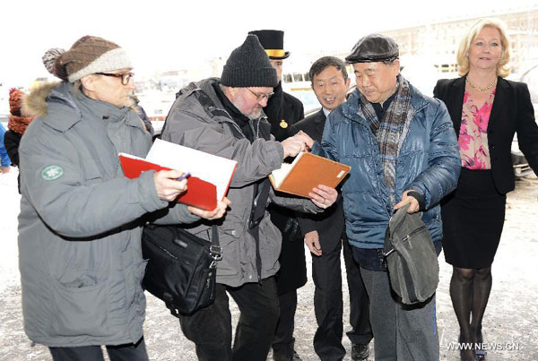 Mo Yan arrives in Stockholm for Nobel Prize ceremonies