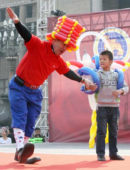 International acrobatics festival kicks off